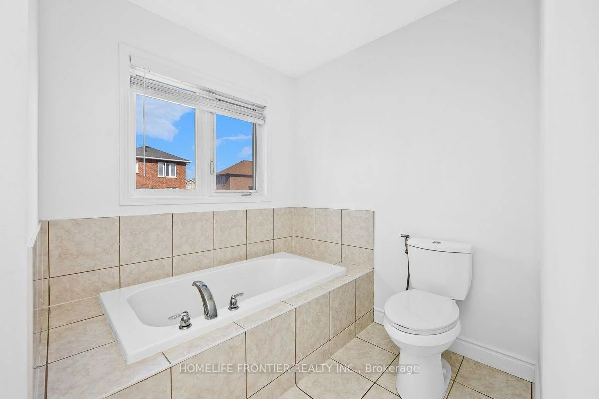 18, Hopkins, Bradford, Bradford West Gwillimbury