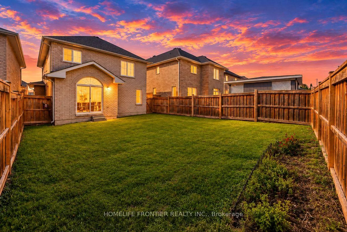 18, Hopkins, Bradford, Bradford West Gwillimbury