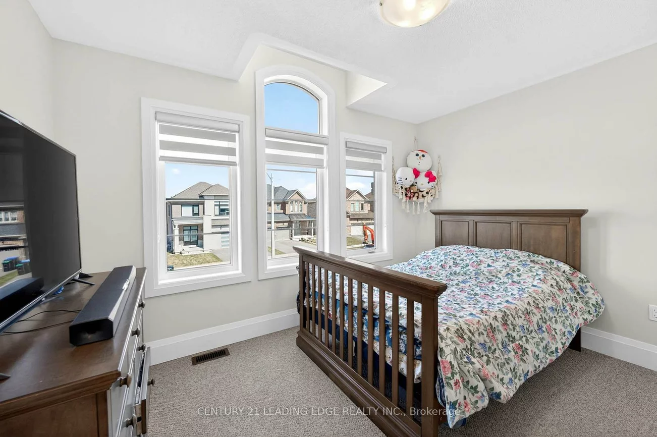 235, Ferragine, Bradford, Bradford West Gwillimbury
