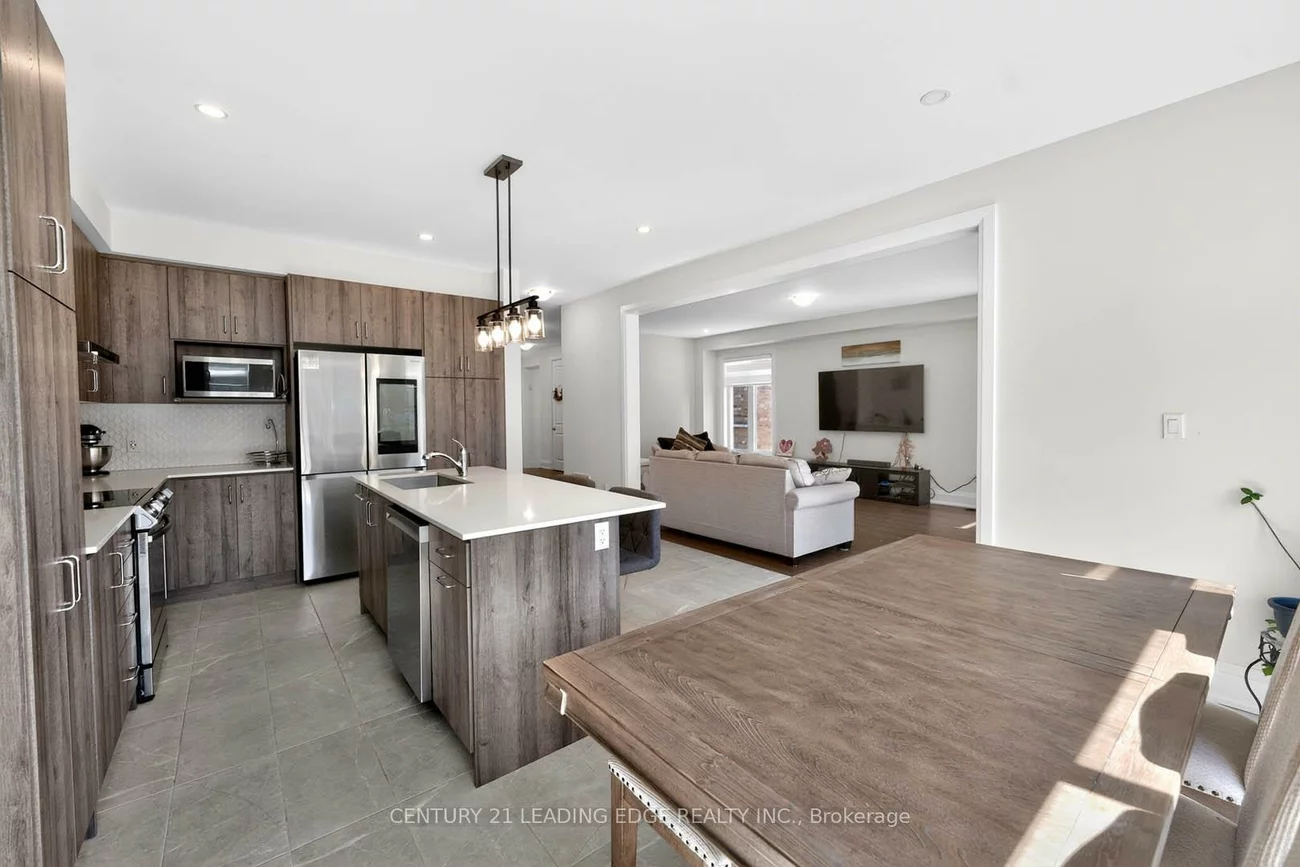 235, Ferragine, Bradford, Bradford West Gwillimbury