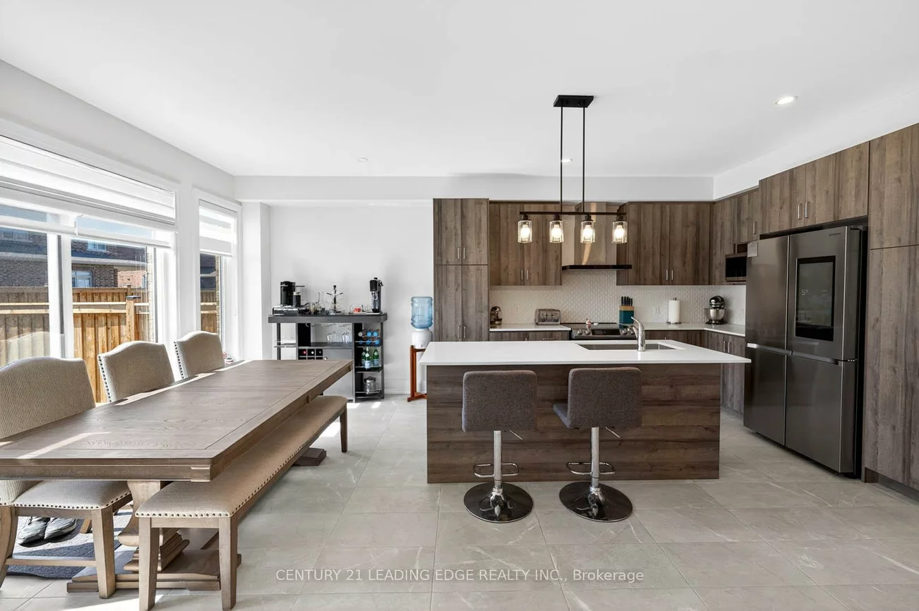 235, Ferragine, Bradford, Bradford West Gwillimbury