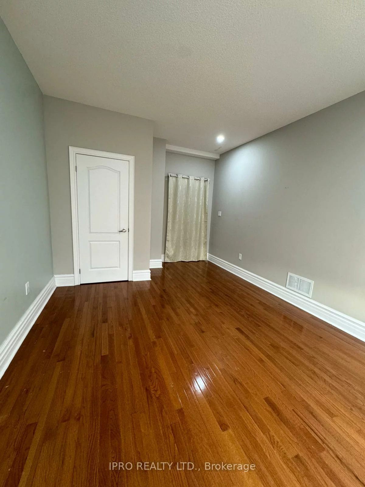 102, Southlake, Madoc, Brampton