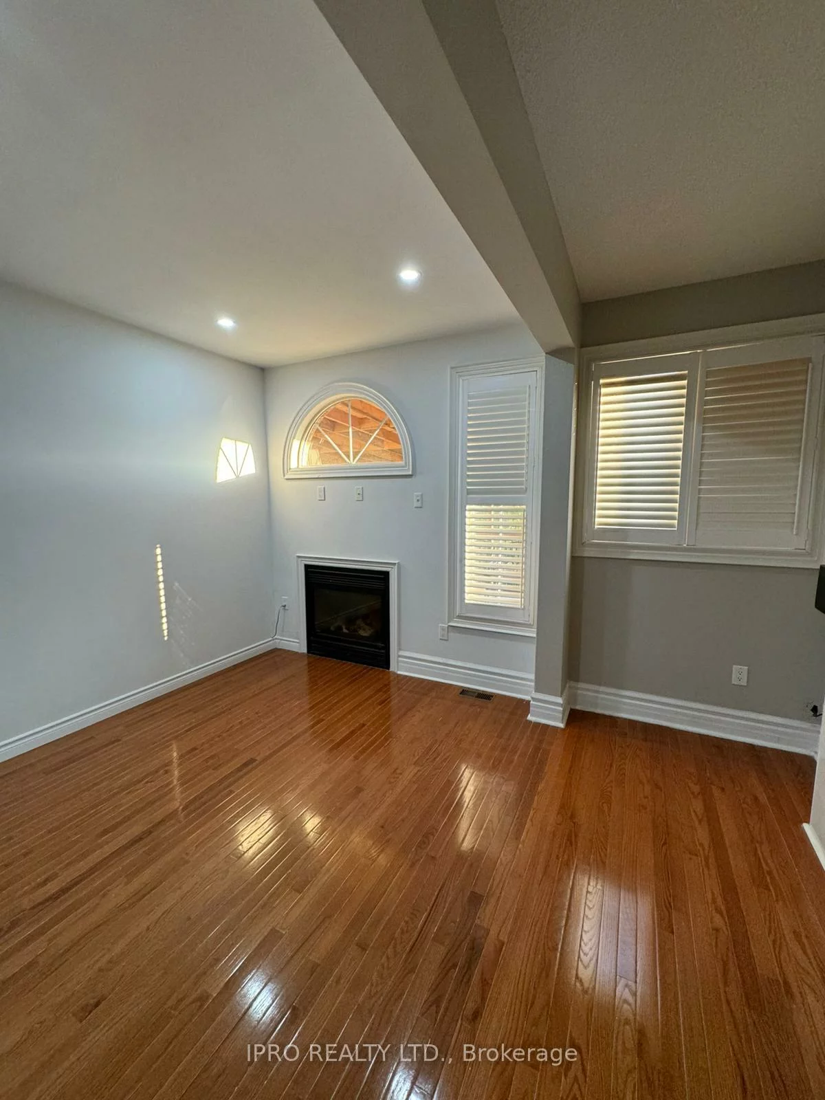 102, Southlake, Madoc, Brampton