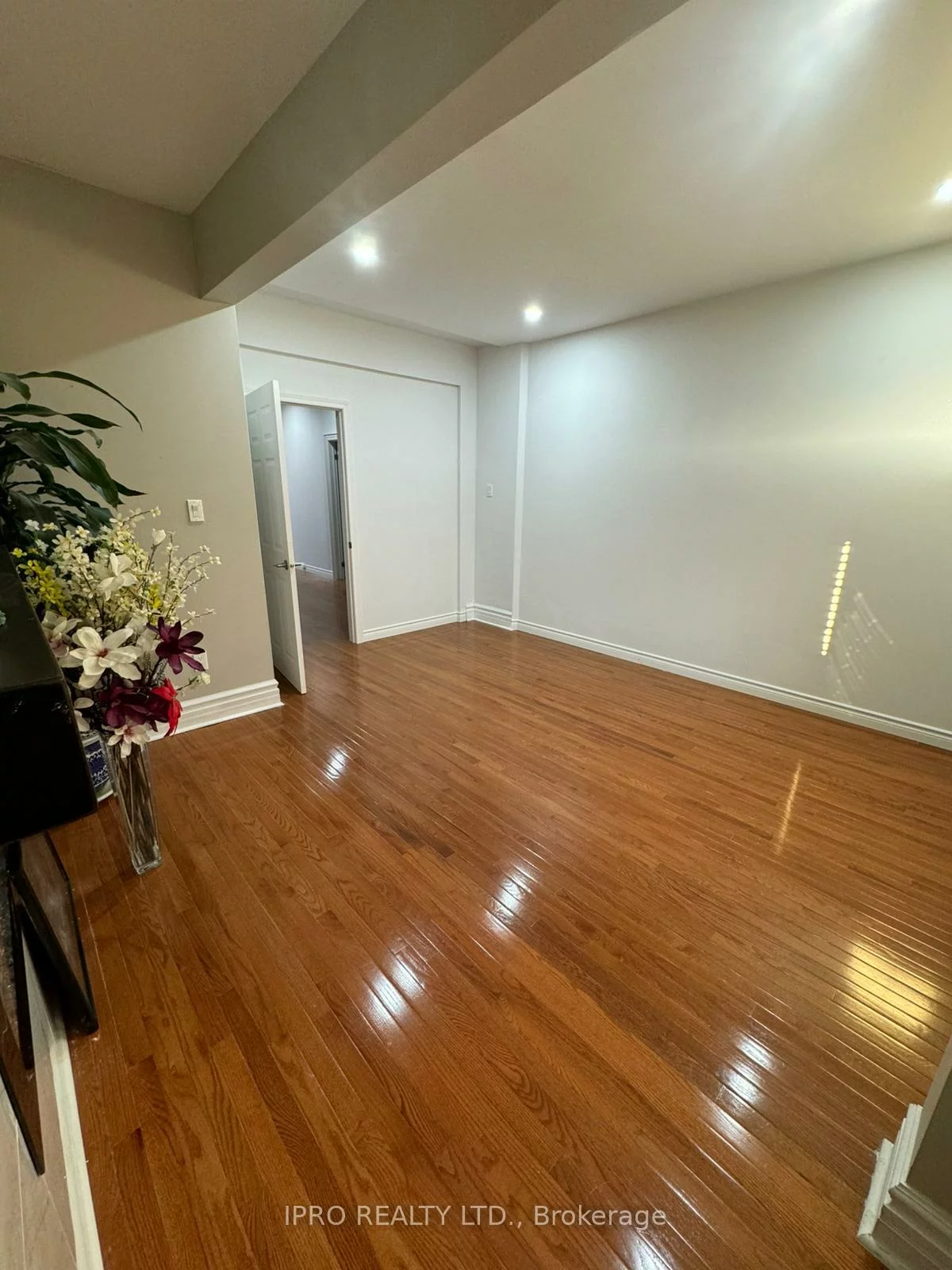 102, Southlake, Madoc, Brampton