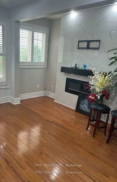 102, Southlake, Madoc, Brampton