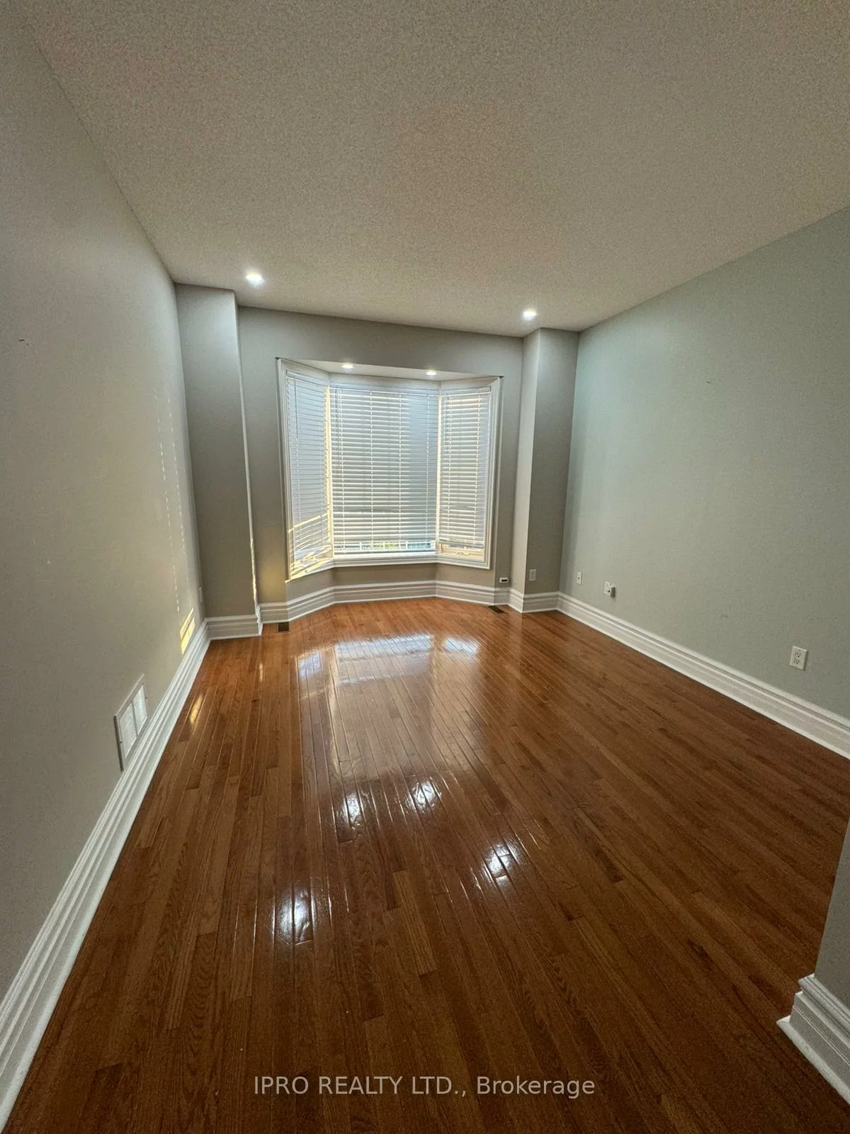 102, Southlake, Madoc, Brampton