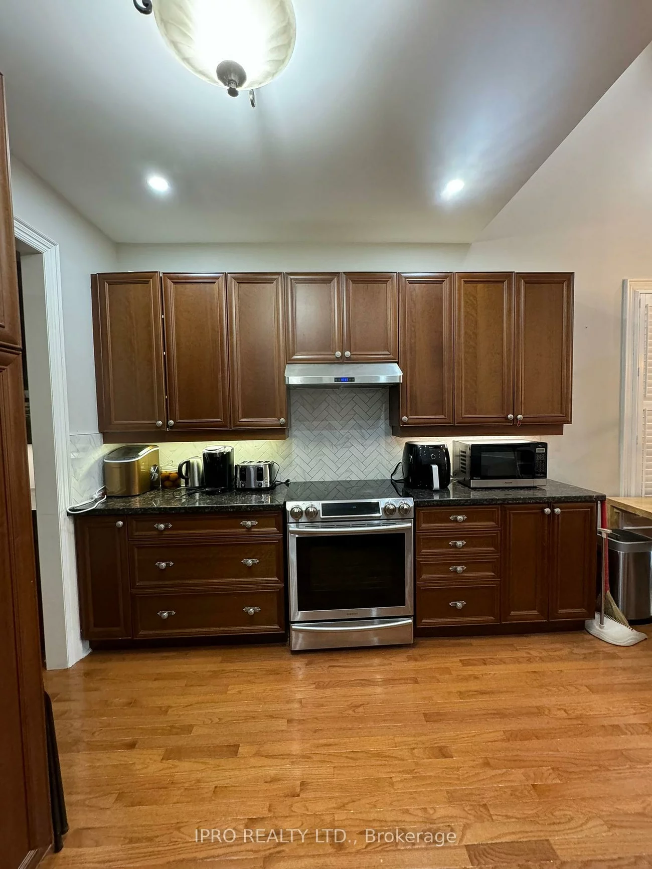 102, Southlake, Madoc, Brampton