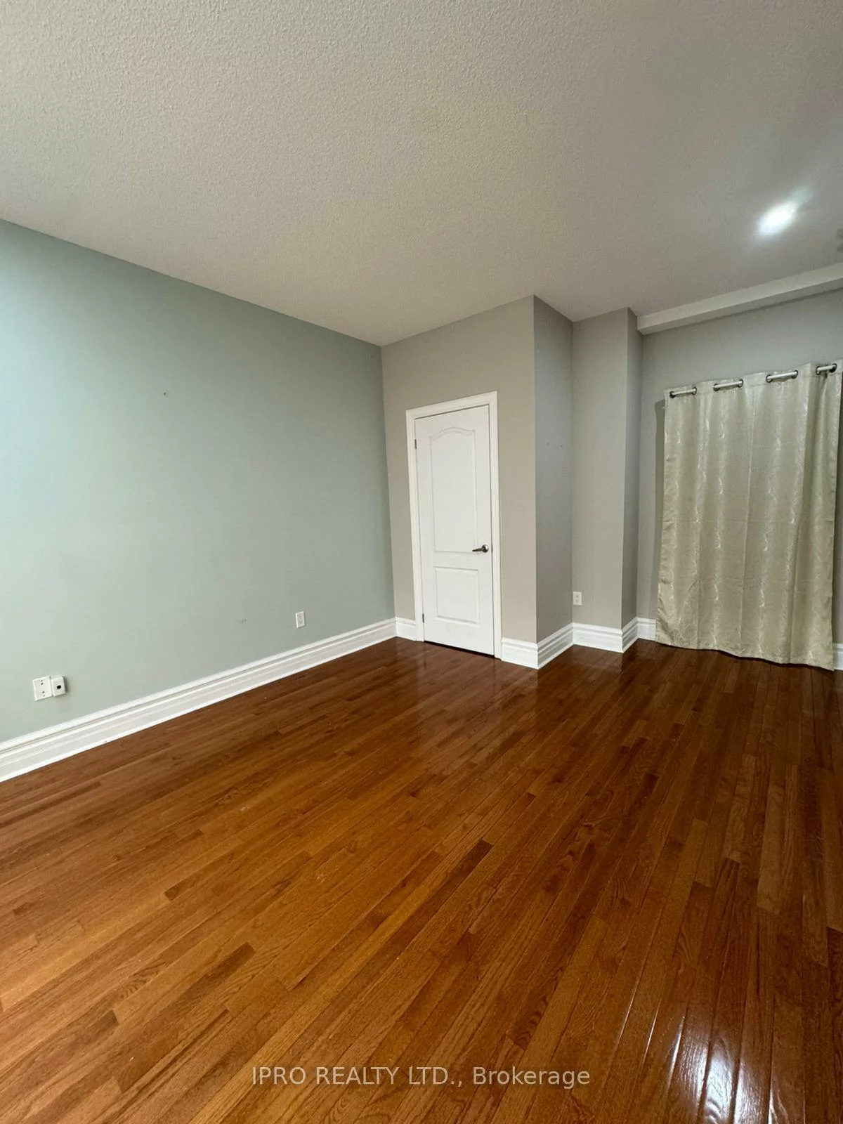 102, Southlake, Madoc, Brampton