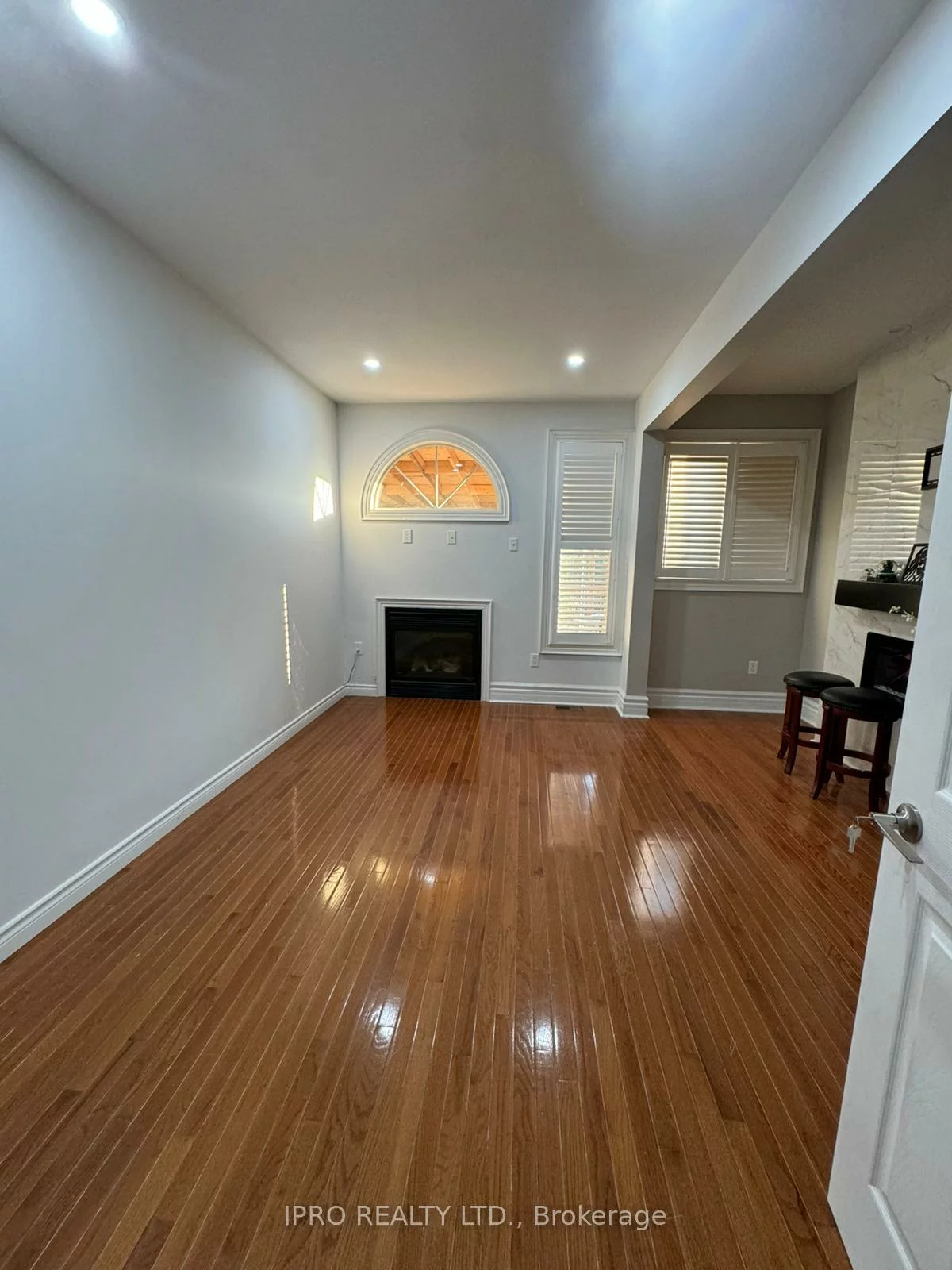 102, Southlake, Madoc, Brampton