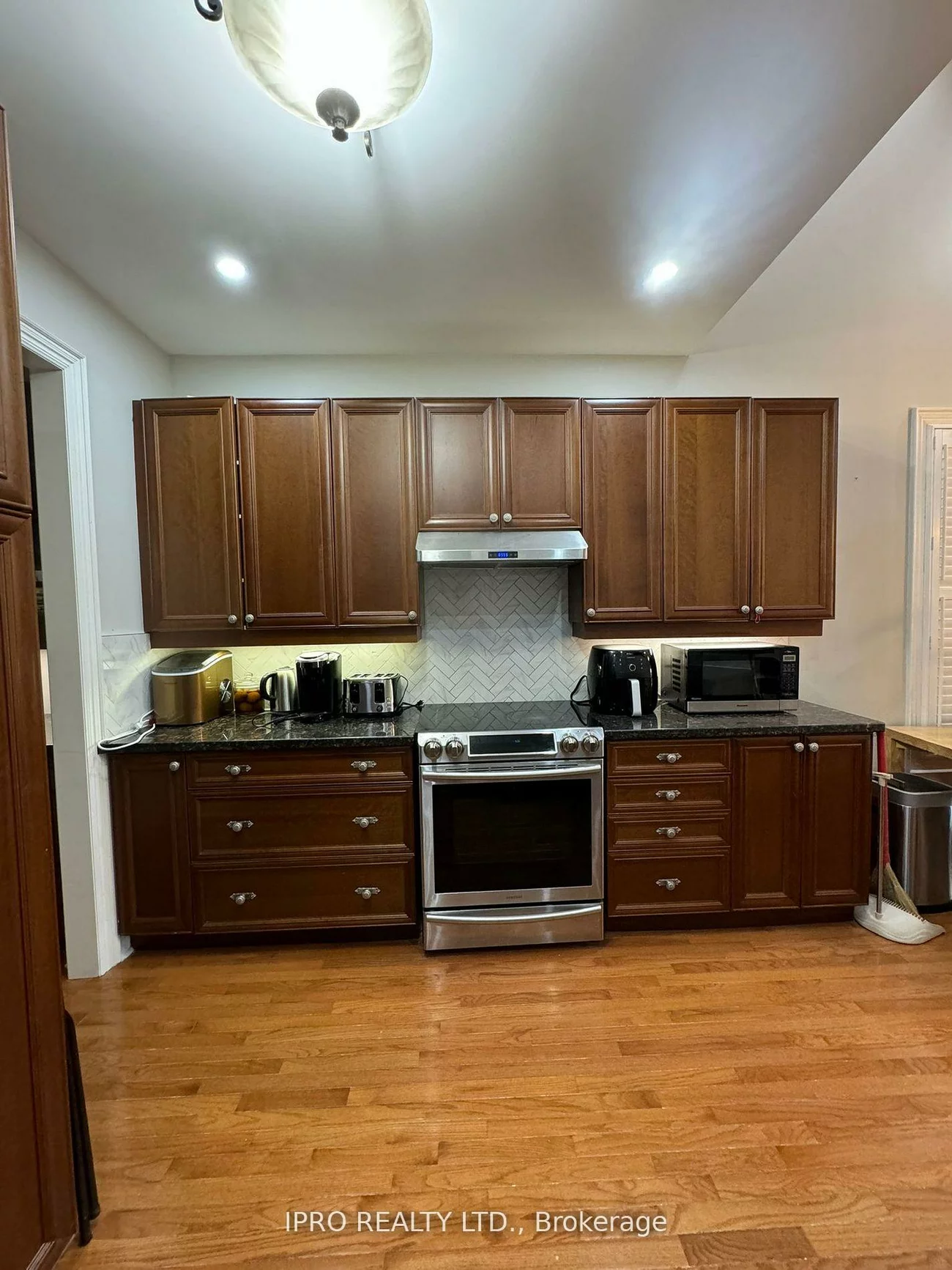 102, Southlake, Madoc, Brampton