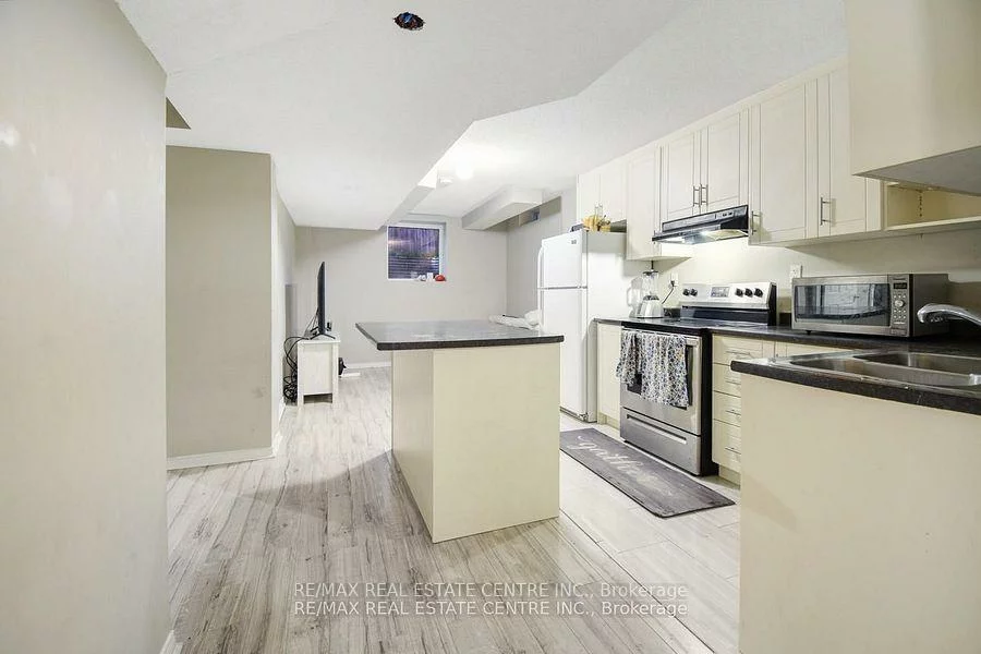 112, Commodore, Credit Valley, Brampton