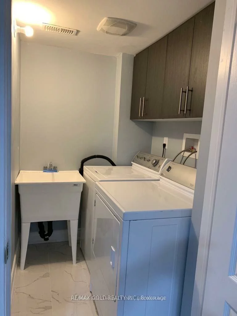 23, Autumn Ridge, Sandringham-Wellington, Brampton