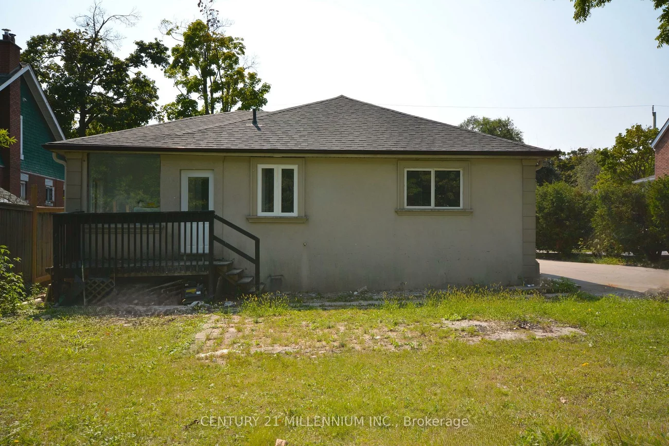 8, West, Downtown Brampton, Brampton