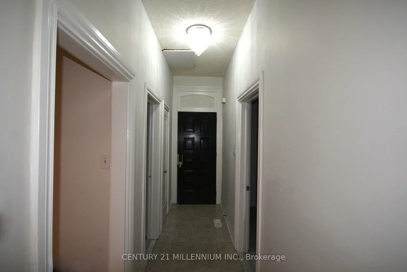 8, West, Downtown Brampton, Brampton
