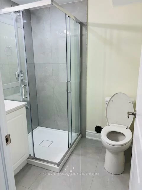 418, Royal West, Credit Valley, Brampton