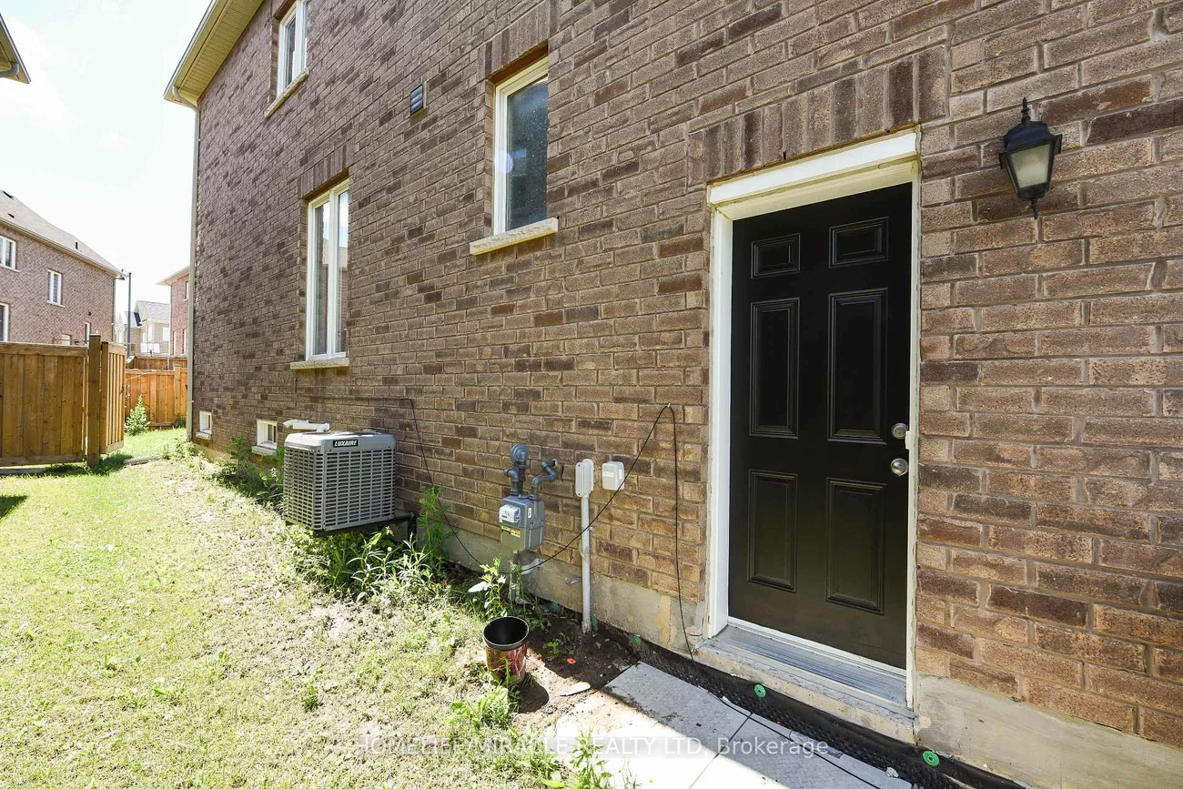 418, Royal West, Credit Valley, Brampton