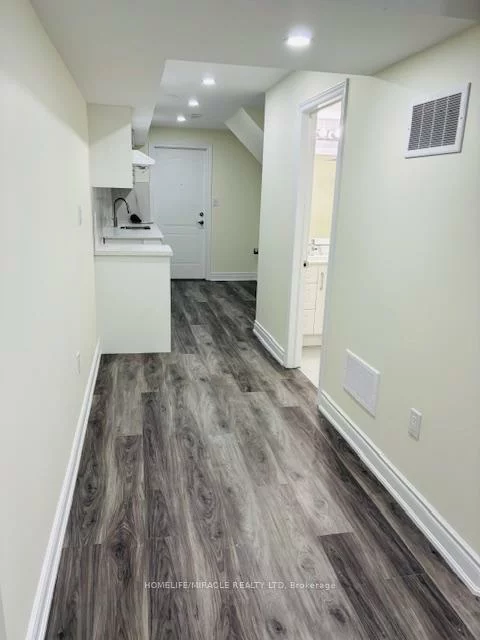 418, Royal West, Credit Valley, Brampton