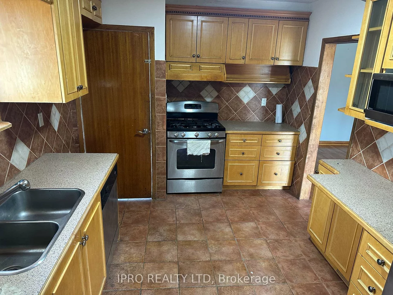 31, Aloma, Avondale, Brampton