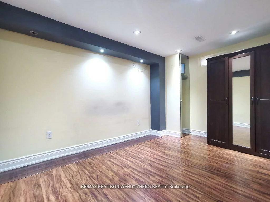 19, Village Lake, Bramalea North Industrial, Brampton