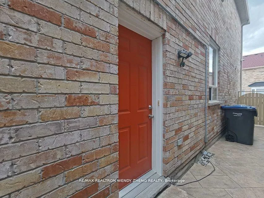 19, Village Lake, Bramalea North Industrial, Brampton