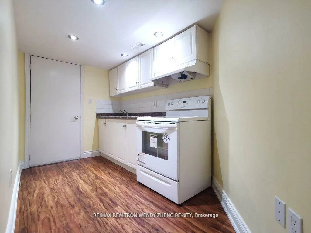 19, Village Lake, Bramalea North Industrial, Brampton