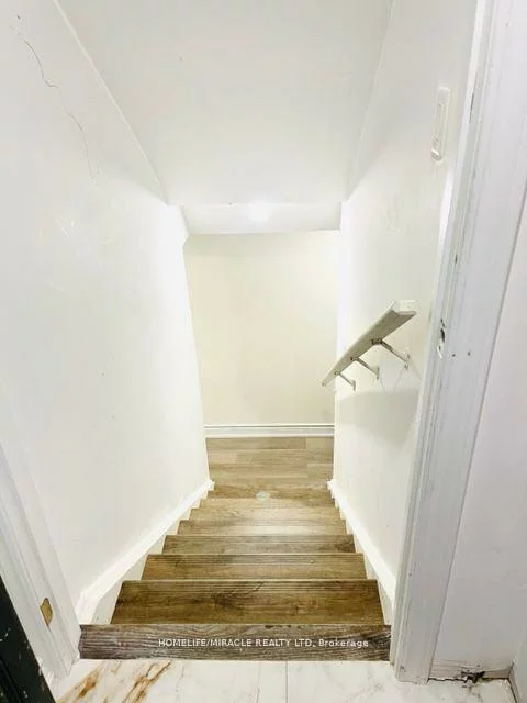 7, Aldenham, Credit Valley, Brampton