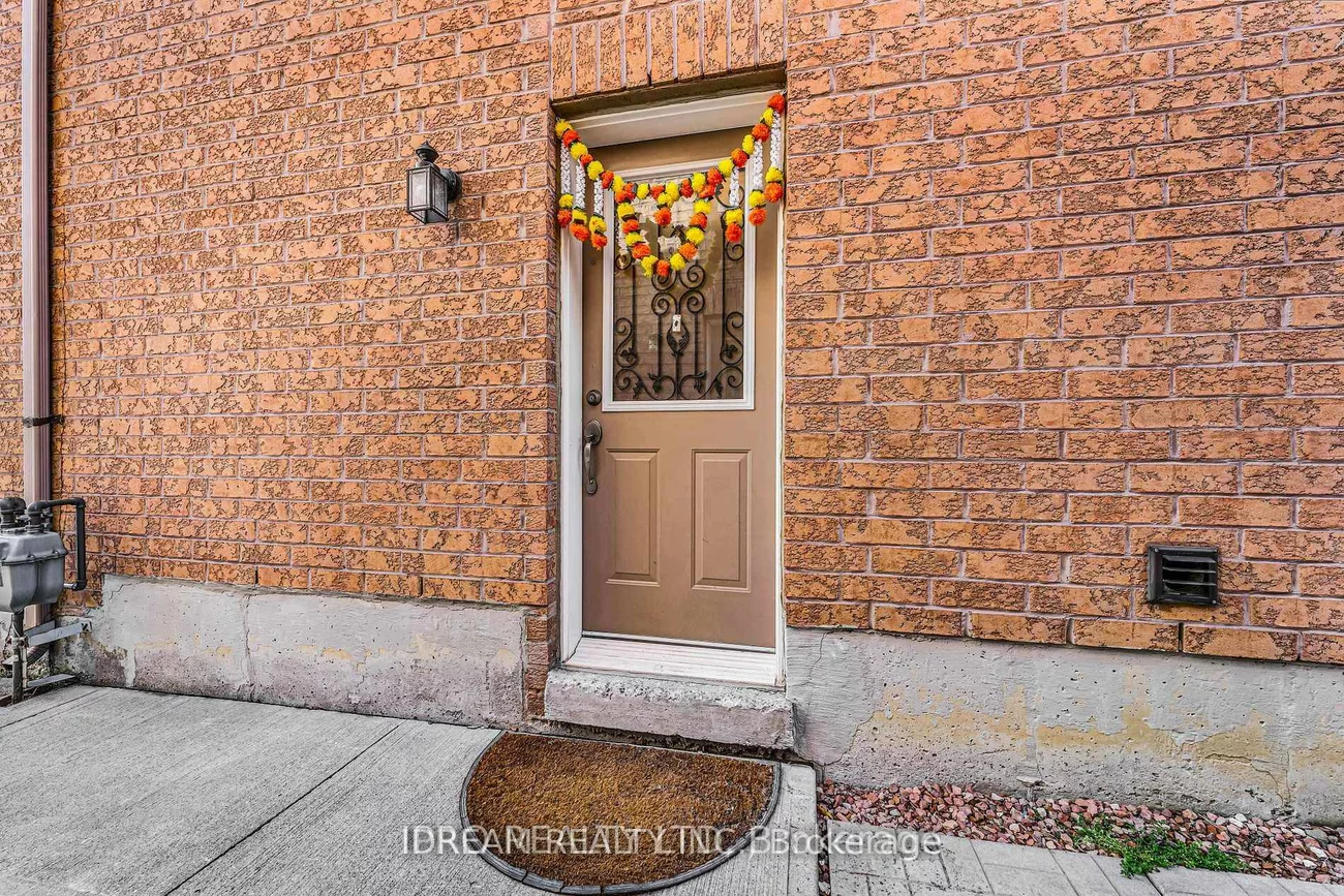 21, Chalkfarm, Northwest Sandalwood Parkway, Brampton