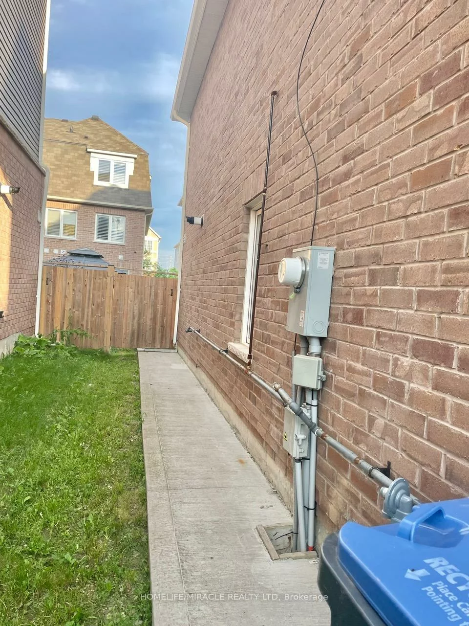 27, Metro, Northwest Brampton, Brampton