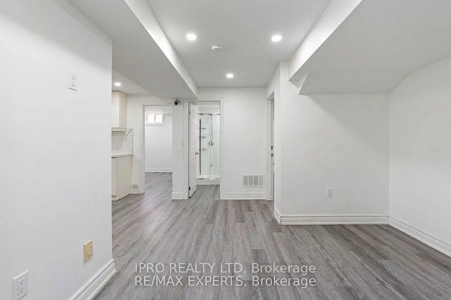 30, Larchwood, Westgate, Brampton