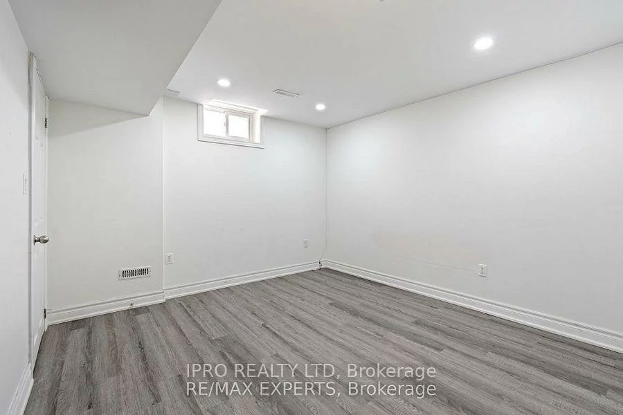 30, Larchwood, Westgate, Brampton