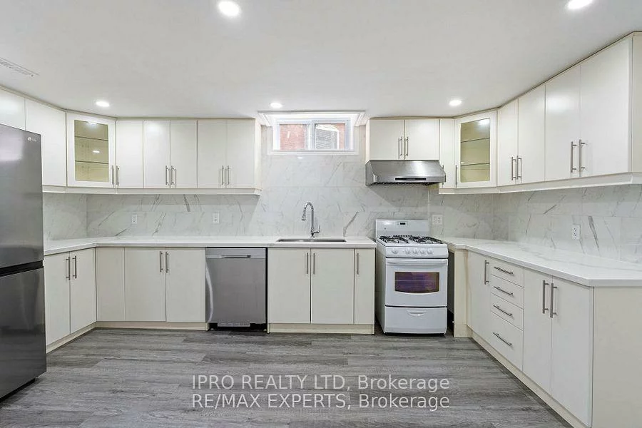 30, Larchwood, Westgate, Brampton