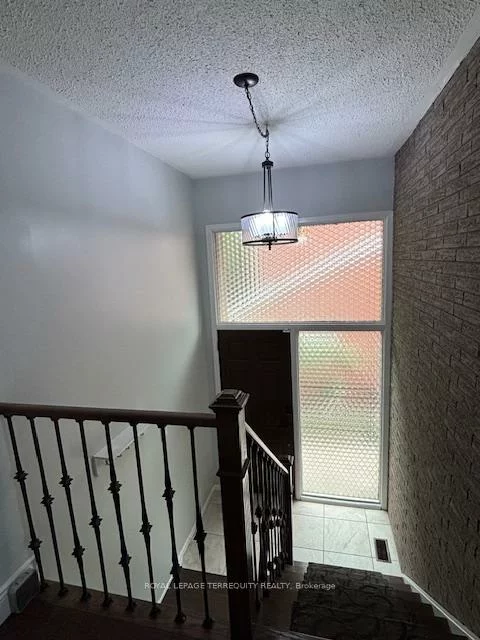65, Mary, Downtown Brampton, Brampton