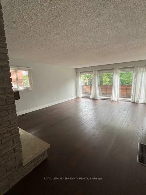 65, Mary, Downtown Brampton, Brampton
