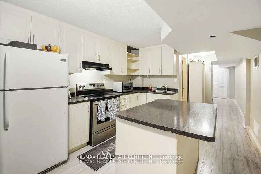 112, Commodore, Credit Valley, Brampton
