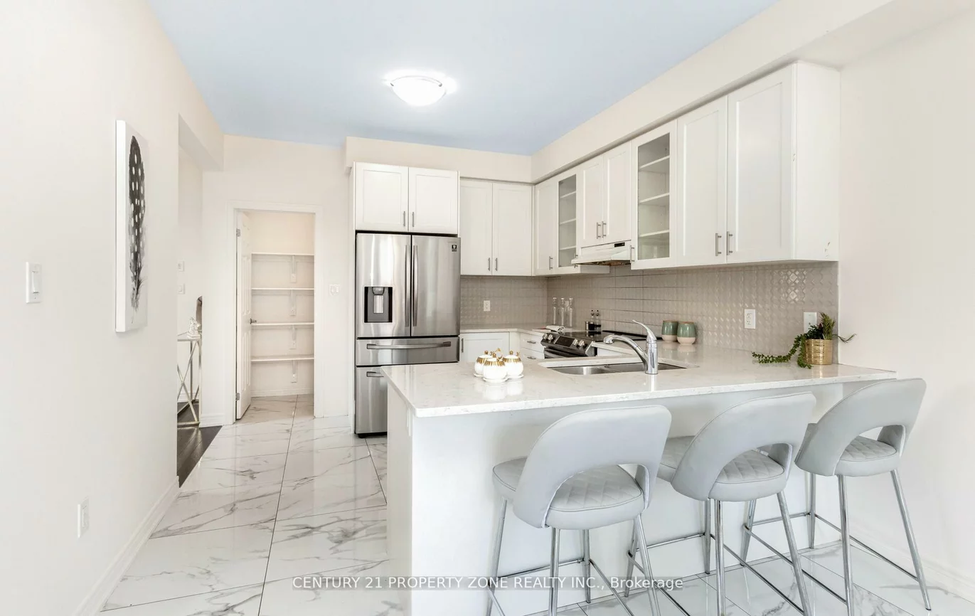 33, Dunley, Credit Valley, Brampton