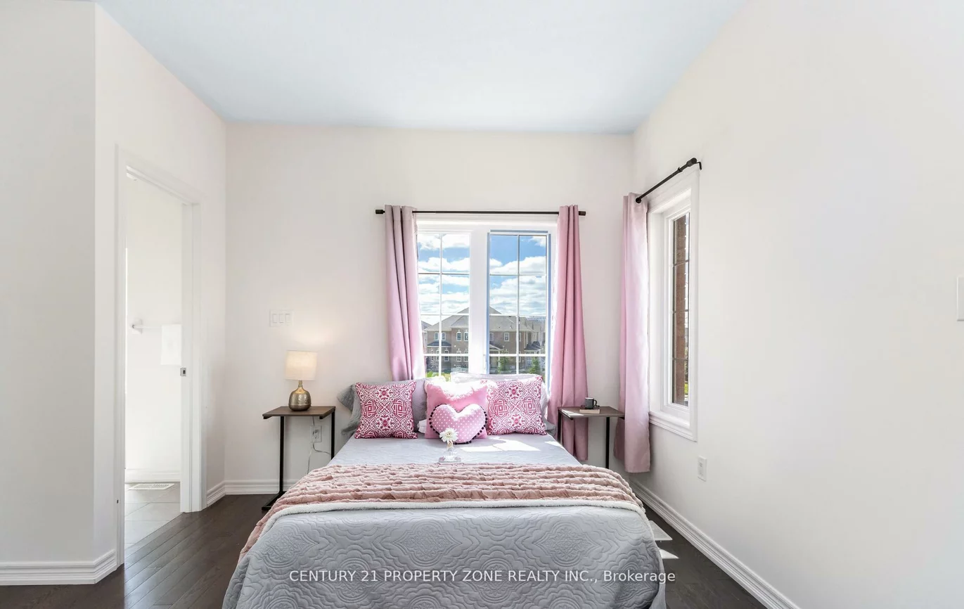 33, Dunley, Credit Valley, Brampton