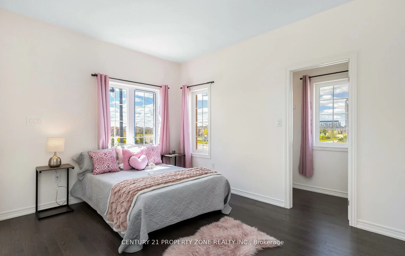 33, Dunley, Credit Valley, Brampton