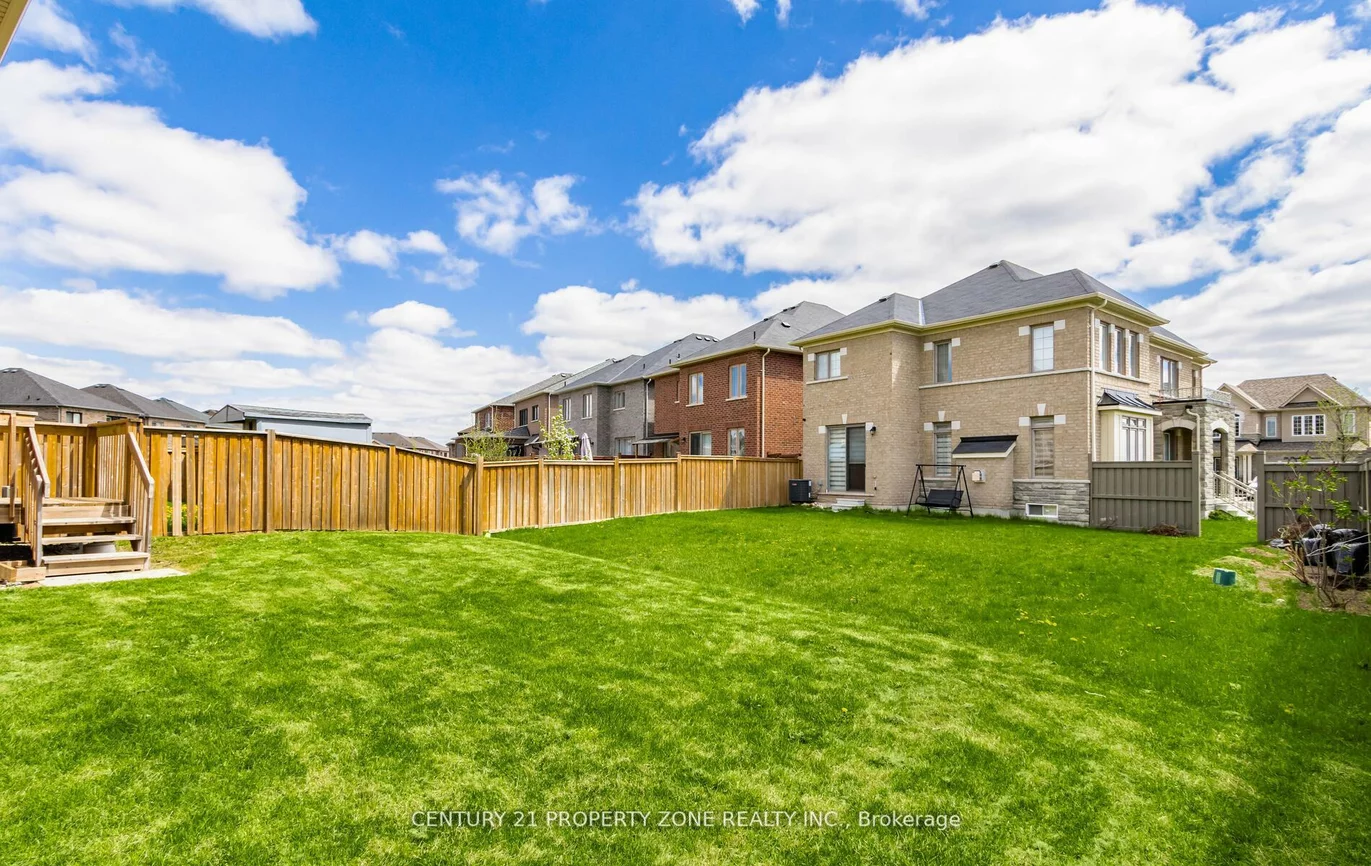 33, Dunley, Credit Valley, Brampton