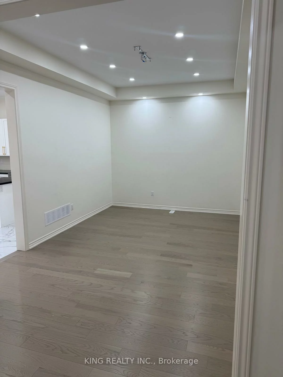 50, Eastman, Credit Valley, Brampton