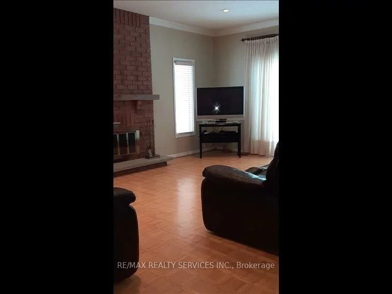26, Hacienda, Snelgrove, Brampton