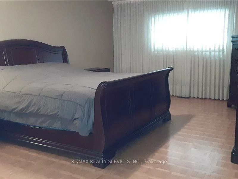 26, Hacienda, Snelgrove, Brampton