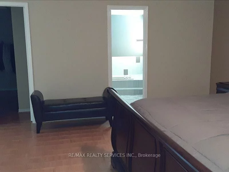 26, Hacienda, Snelgrove, Brampton