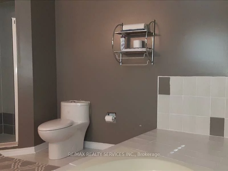 26, Hacienda, Snelgrove, Brampton