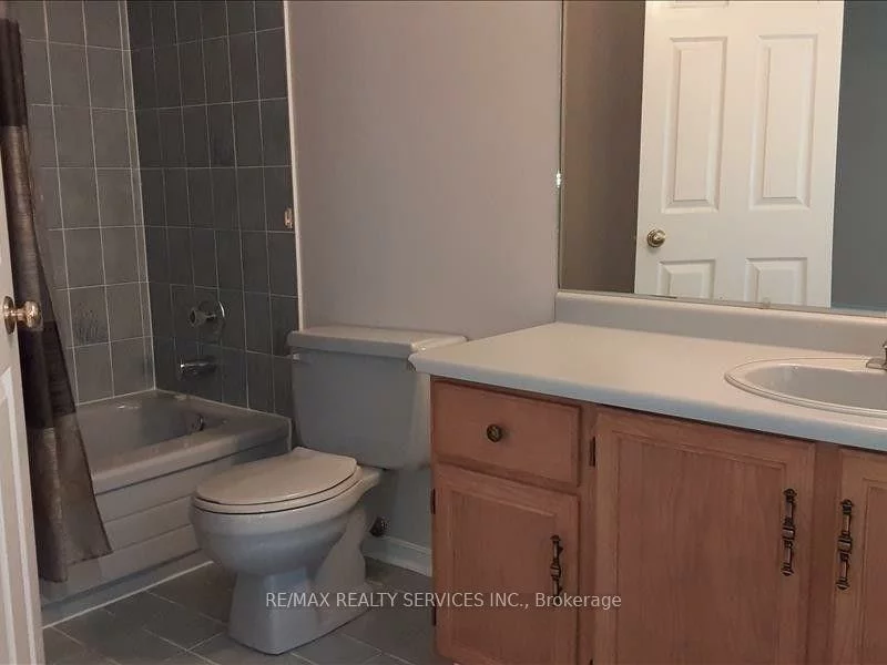 26, Hacienda, Snelgrove, Brampton