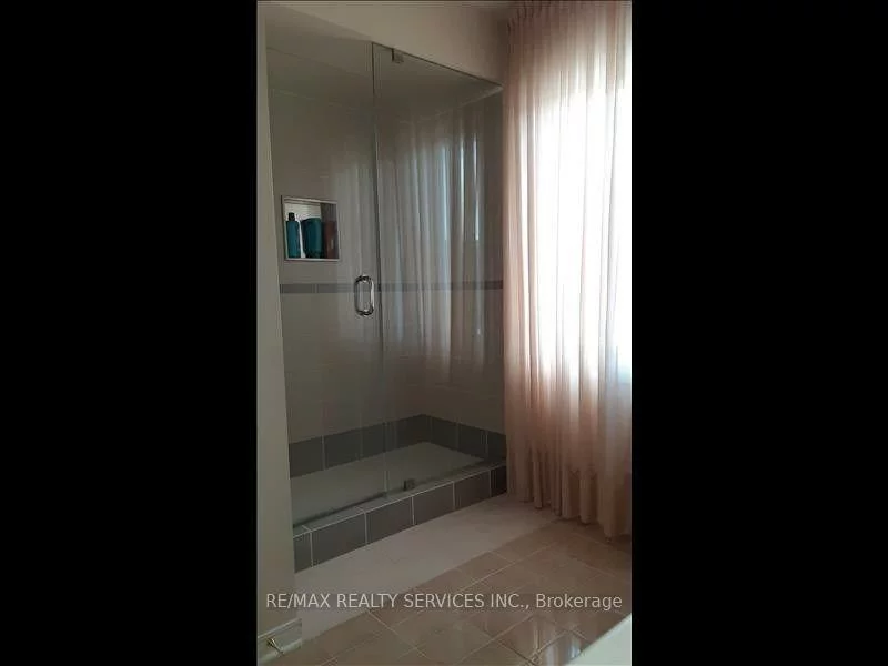 26, Hacienda, Snelgrove, Brampton