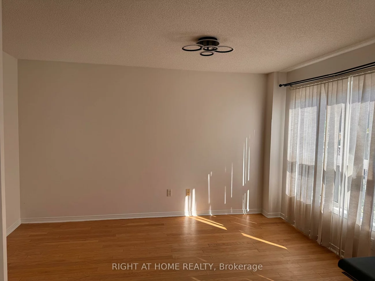22, Tiller, Fletcher's Creek Village, Brampton