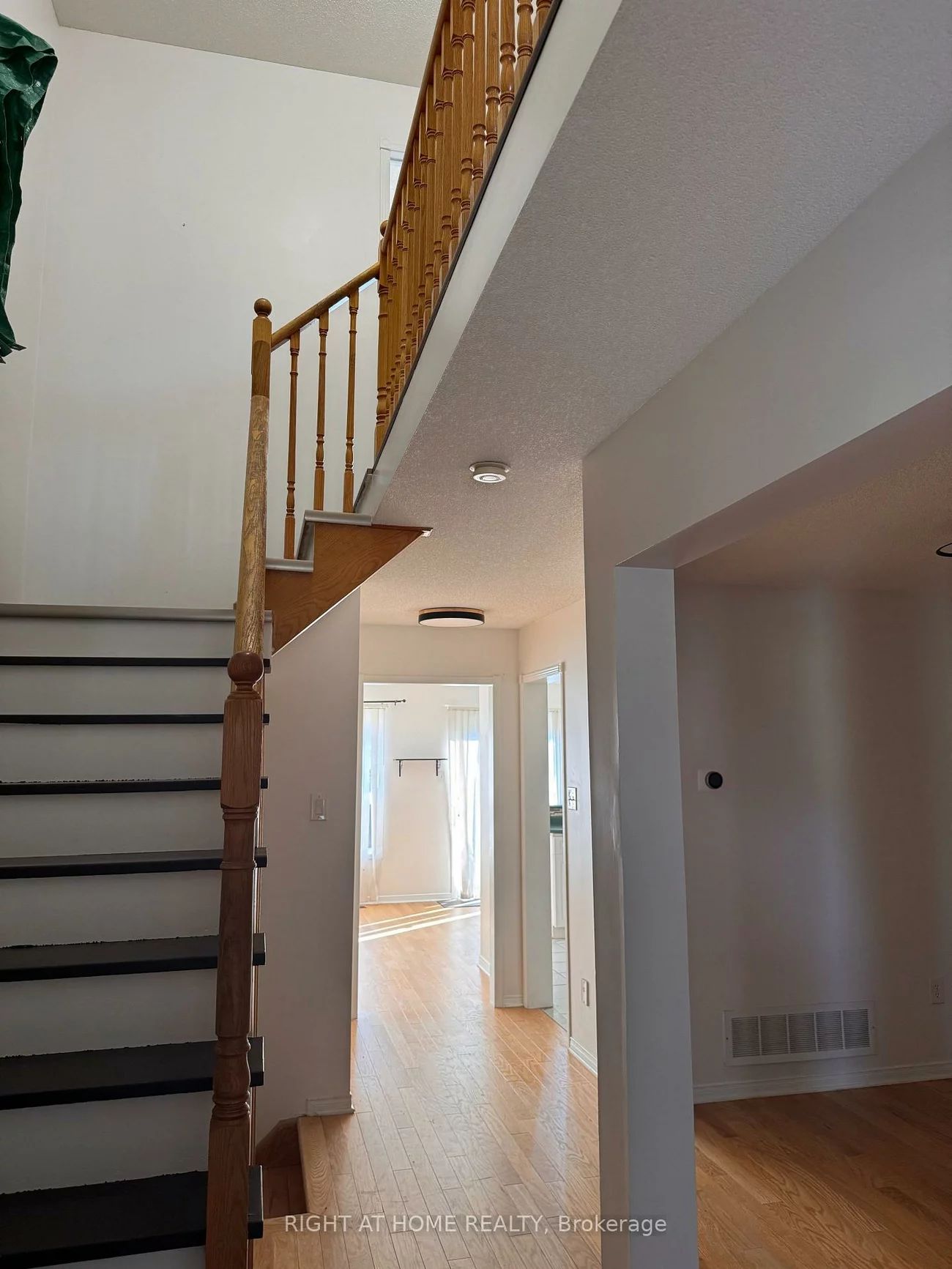 22, Tiller, Fletcher's Creek Village, Brampton