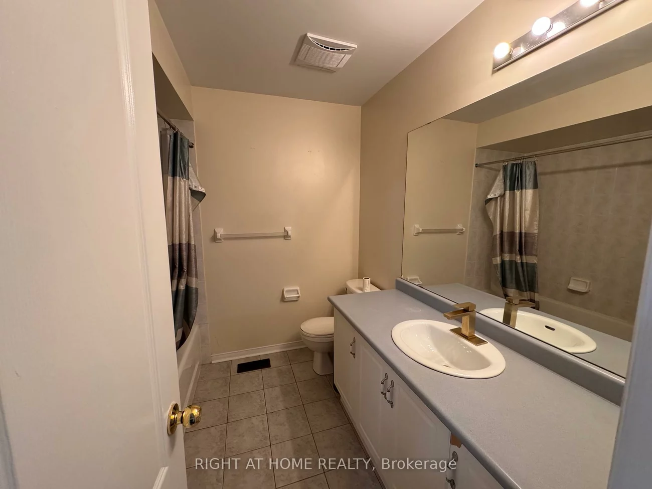 22, Tiller, Fletcher's Creek Village, Brampton