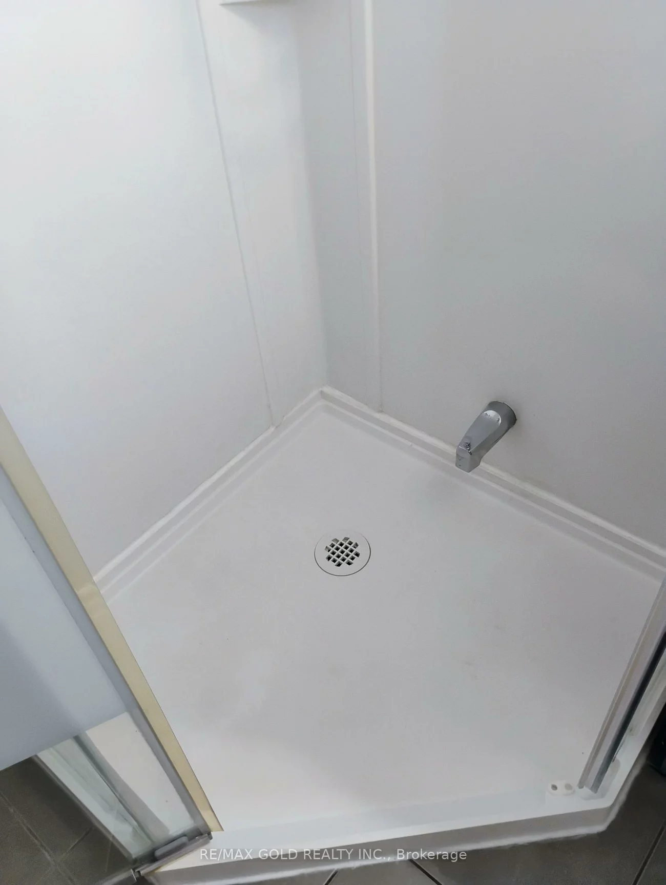 70, West, Downtown Brampton, Brampton