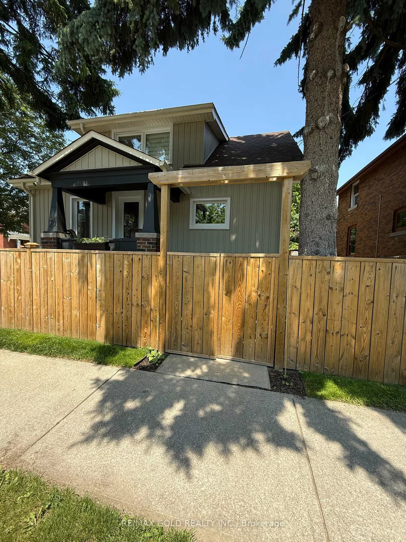 70, West, Downtown Brampton, Brampton